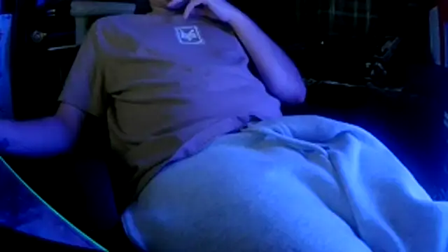 Snapshot of Bowerboi chatting on December 13, 9:31 pm Bowerboi online show from December 13, 9:31 pm