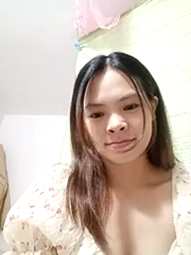 quynhquynh  online show from December 3, 3:10 pm