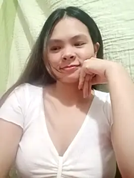 quynhquynh  online show from December 14, 2:44 pm