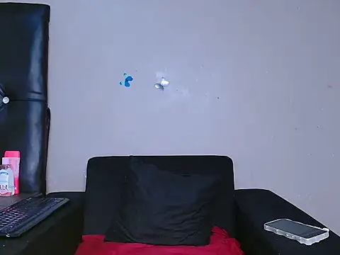 Snapshot of YELLOW-MELLO chatting on November 26, 12:39 pm YELLOW-MELLO online show from November 26, 12:39 pm