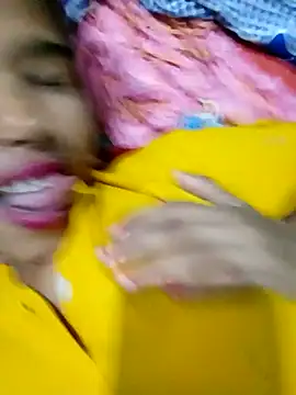 Snapshot of Hott_myraa chatting on December 1, 1:10 am Hott myraa online show from December 1, 1:10 am