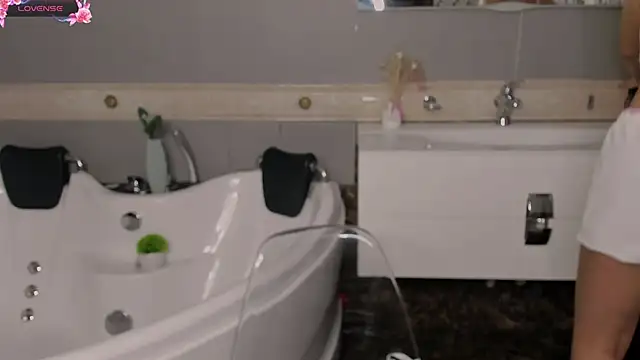 Snapshot of TracyCrawford chatting on November 29, 6:05 am TracyCrawford online show from November 29, 6:05 am