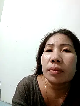 Snapshot of Reema_143 chatting on November 21, 3:33 pm Reema 143 online show from November 21, 3:33 pm