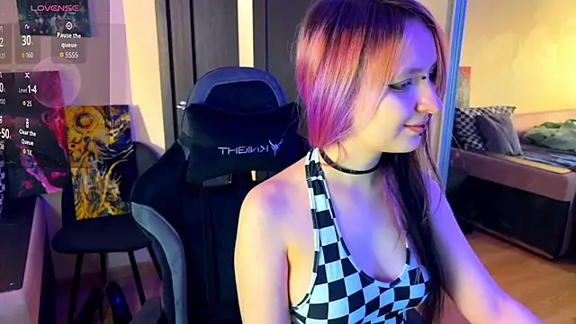 Snapshot of lavender_monster chatting on February 14, 10:12 am lavender monster online show from February 14, 10:12 am