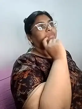 Snapshot of Riya-mallus chatting on November 24, 8:14 am Riya-mallus online show from November 24, 8:14 am