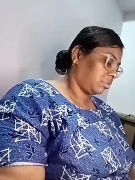 Snapshot of Riya-mallus chatting on November 28, 7:49 pm Riya-mallus online show from November 28, 7:49 pm