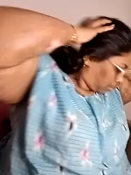 Snapshot of Riya-mallus chatting on December 1, 6:40 am Riya-mallus online show from December 1, 6:40 am