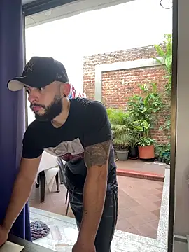 Snapshot of Mike_savage3 chatting on December 17, 12:33 pm Mike savage3 online show from December 17, 12:33 pm