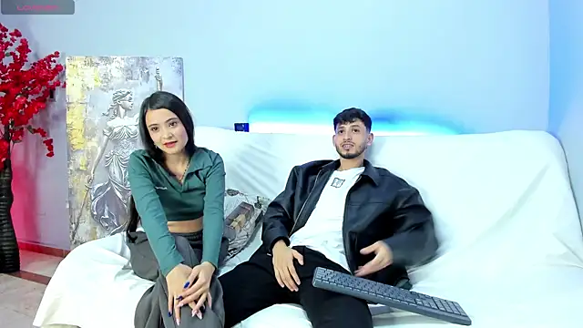 Snapshot of dracke_and_zara chatting on May 5, 12:02 pm dracke and zara online show from May 5, 12:02 pm