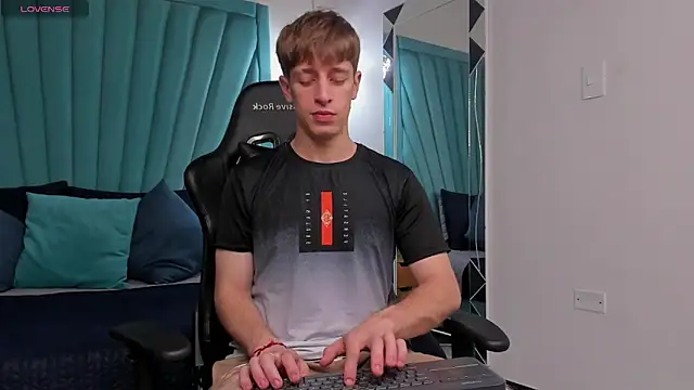 Snapshot of Ostin_Saints chatting on November 28, 1:14 pm Ostin Saints online show from November 28, 1:14 pm