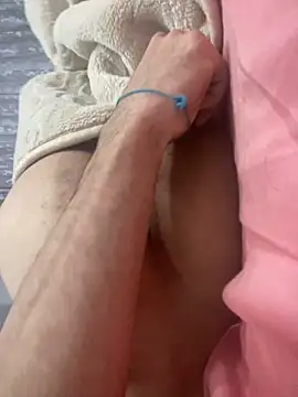 italianbaby001 online show from November 22, 12:31 am