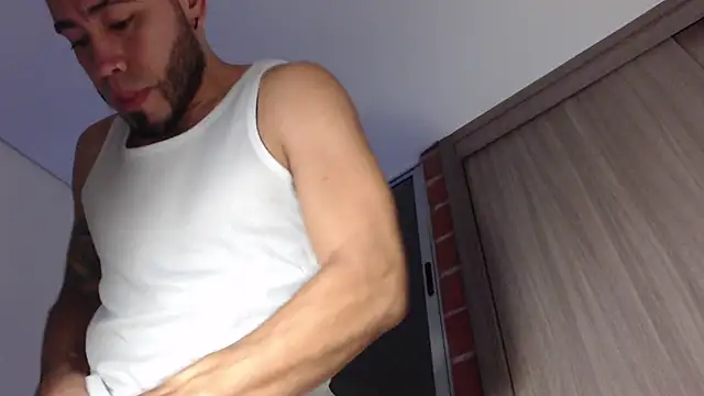 MikeSantoss1 online show from December 18, 1:11 am