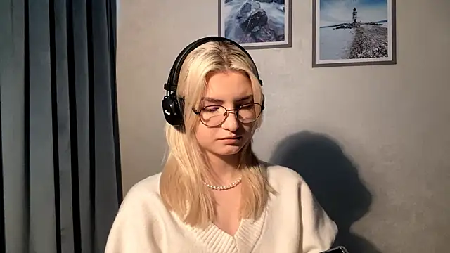 Snapshot of Cindi_Jacobs chatting on December 17, 4:35 pm Cindi Jacobs online show from December 17, 4:35 pm