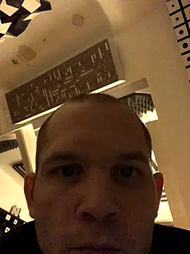 Snapshot of Spielzeugtwink chatting on November 19, 5:13 pm Spielzeugtwink online show from November 19, 5:13 pm