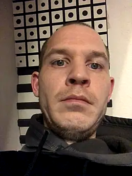 Snapshot of Spielzeugtwink chatting on November 20, 4:18 pm Spielzeugtwink online show from November 20, 4:18 pm