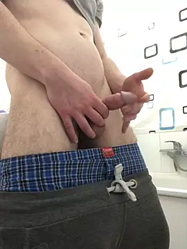 Snapshot of Spielzeugtwink chatting on November 26, 10:22 pm Spielzeugtwink online show from November 26, 10:22 pm