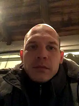 Snapshot of Spielzeugtwink chatting on November 28, 10:34 pm Spielzeugtwink online show from November 28, 10:34 pm