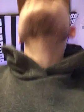 Snapshot of Spielzeugtwink chatting on December 5, 2:36 pm Spielzeugtwink online show from December 5, 2:36 pm