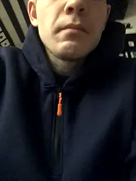 Snapshot of Spielzeugtwink chatting on December 14, 11:37 am Spielzeugtwink online show from December 14, 11:37 am