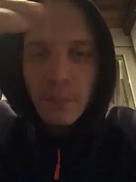 Snapshot of Spielzeugtwink chatting on December 15, 7:51 pm Spielzeugtwink online show from December 15, 7:51 pm