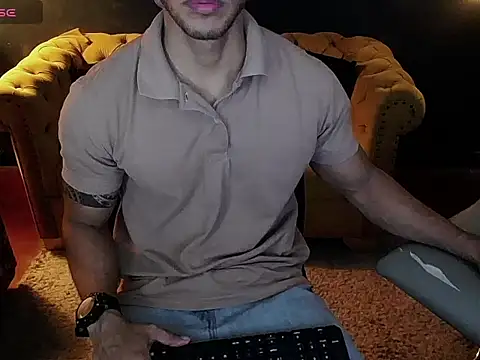 Snapshot of tayler_luke chatting on December 5, 1:14 am tayler luke online show from December 5, 1:14 am