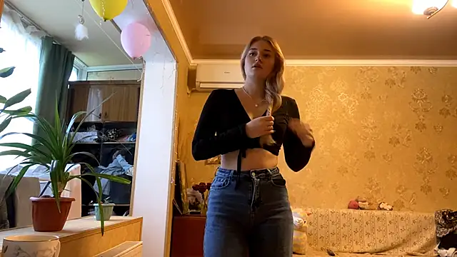 Snapshot of Malley_Saunds chatting on December 3, 7:16 am Malley Saunds online show from December 3, 7:16 am