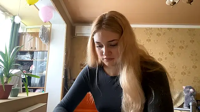 Snapshot of Malley_Saunds chatting on December 5, 8:12 am Malley Saunds online show from December 5, 8:12 am