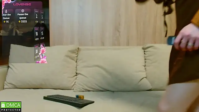 Snapshot of EmilieLong chatting on November 29, 2:42 pm EmilieLong online show from November 29, 2:42 pm