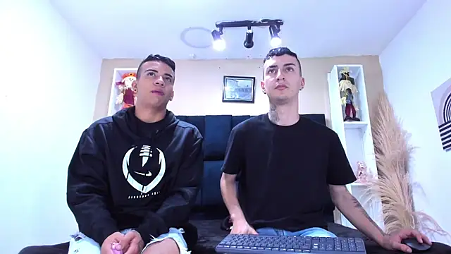 DamianAndMAximoo online show from December 5, 11:52 am