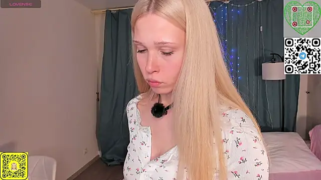 CherrylHolme online show from June 26, 8:24 pm