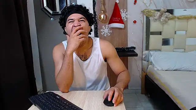 Snapshot of sweett_love_ chatting on December 16, 4:39 am sweett love online show from December 16, 4:39 am