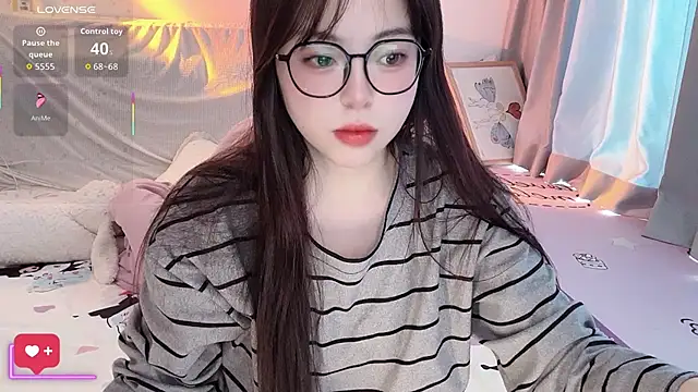 Snapshot of -Angela chatting on December 2, 2:39 am -Angela online show from December 2, 2:39 am