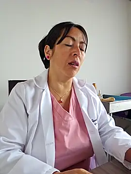 Snapshot of JustSamantha_ chatting on December 4, 1:20 pm JustSamantha online show from December 4, 1:20 pm