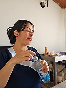 Snapshot of JustSamantha_ chatting on December 5, 1:09 pm JustSamantha online show from December 5, 1:09 pm