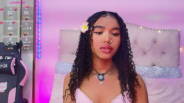 Snapshot of Naom_star87 chatting on February 17, 8:15 pm Naom star87 online show from February 17, 8:15 pm