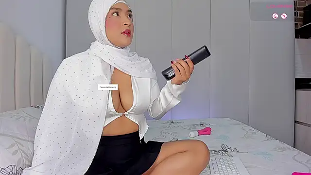 Amira-Zahra online show from February 19, 9:49 am
