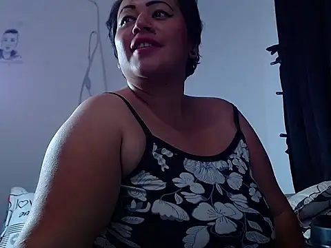 Snapshot of EmilyX34 chatting on December 5, 3:04 am EmilyX34 online show from December 5, 3:04 am