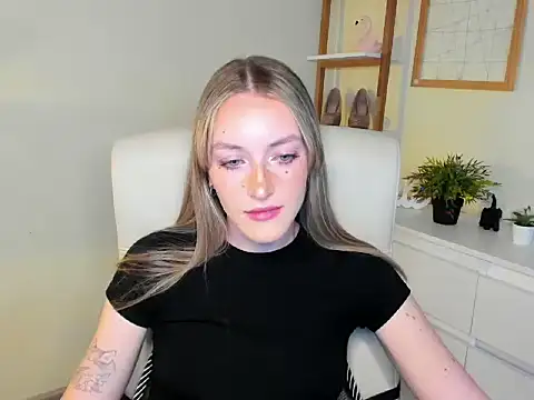 EvelynBlond online show from November 21, 1:43 pm