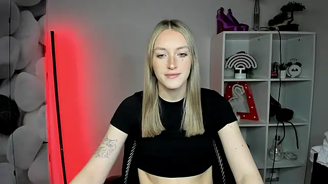 EvelynBlond online show from February 9, 1:37 pm