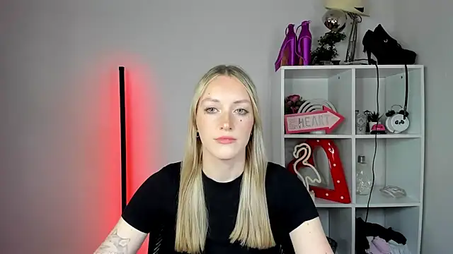 EvelynBlond online show from June 4, 12:22 pm