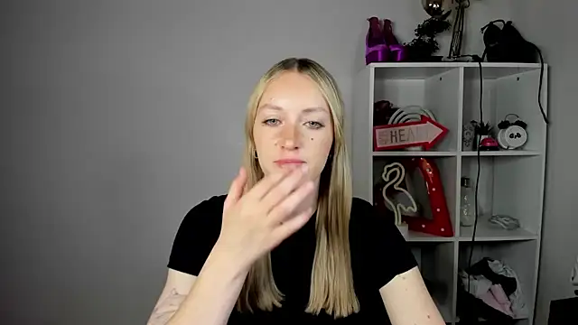 EvelynBlond online show from June 11, 12:36 pm