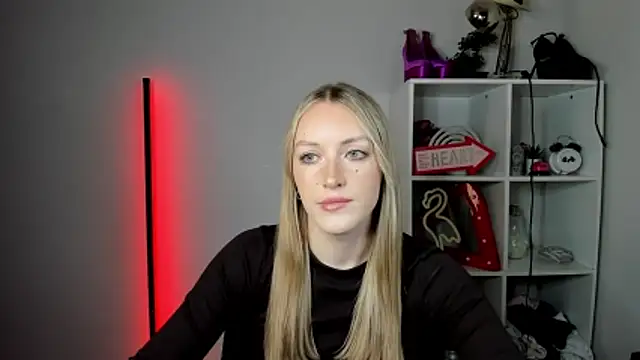EvelynBlond online show from June 12, 12:37 pm