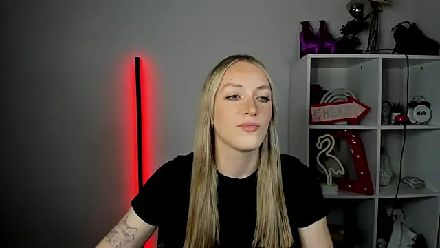 EvelynBlond online show from June 15, 12:40 pm