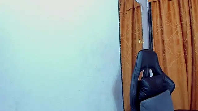 Snapshot of NaommiCampbell chatting on December 4, 2:15 pm NaommiCampbell online show from December 4, 2:15 pm