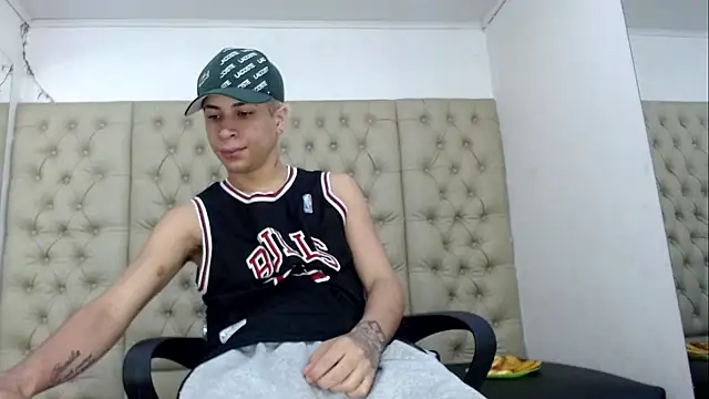 HollmanFronsh online show from December 15, 2:49 am