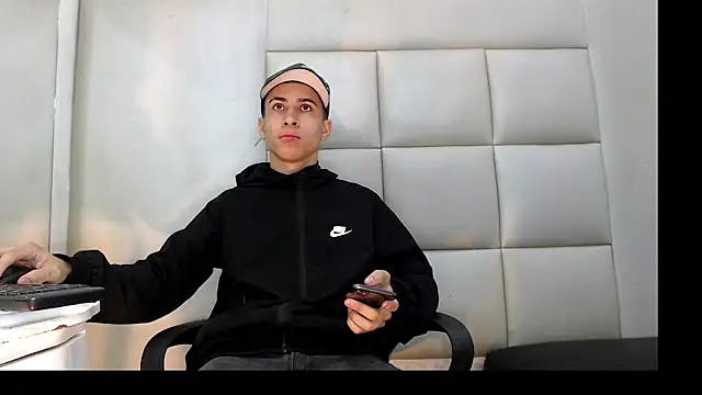 HollmanFronsh online show from January 13, 3:45 am