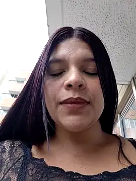 Snapshot of Layla-daring chatting on July 10, 6:43 pm Layla-daring online show from July 10, 6:43 pm