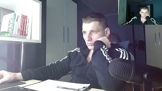 Snapshot of Poliglotjoe1 chatting on November 30, 8:07 am Poliglotjoe1 online show from November 30, 8:07 am