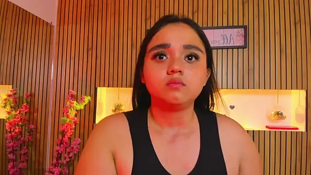 Snapshot of SaraLondon13 chatting on November 20, 11:15 pm SaraLondon13 online show from November 20, 11:15 pm