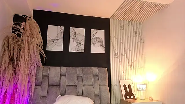 dahianae   online show from January 8, 7:49 pm